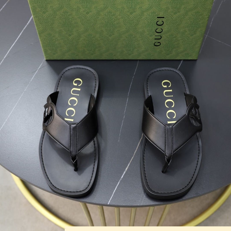G*u*i slippers